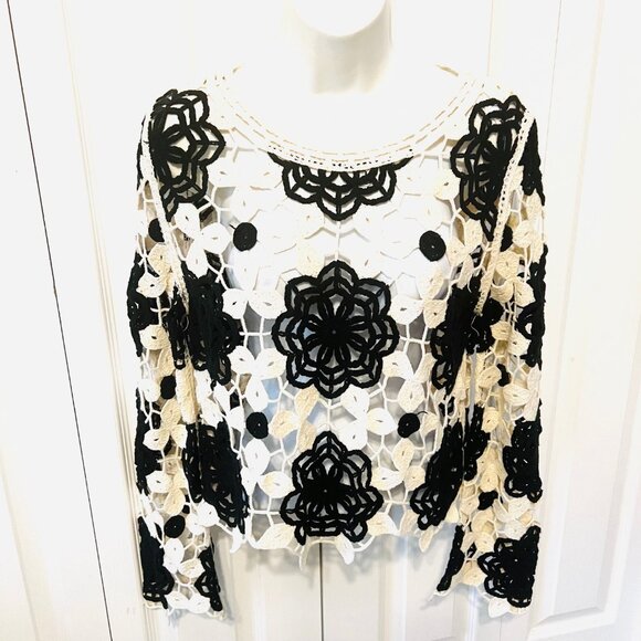 Cloth By Design-Crocheted Black/Ivory Cut Out Flower Knit Bell Sleeve Sweater-XL - Picture 4 of 16